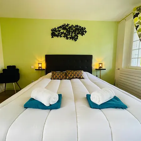 Domaine Jeanne De Laval Tatil Evi