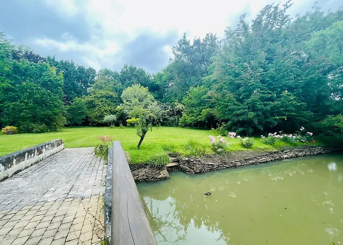 Domaine Jeanne De Laval 펜션 La Bohalle