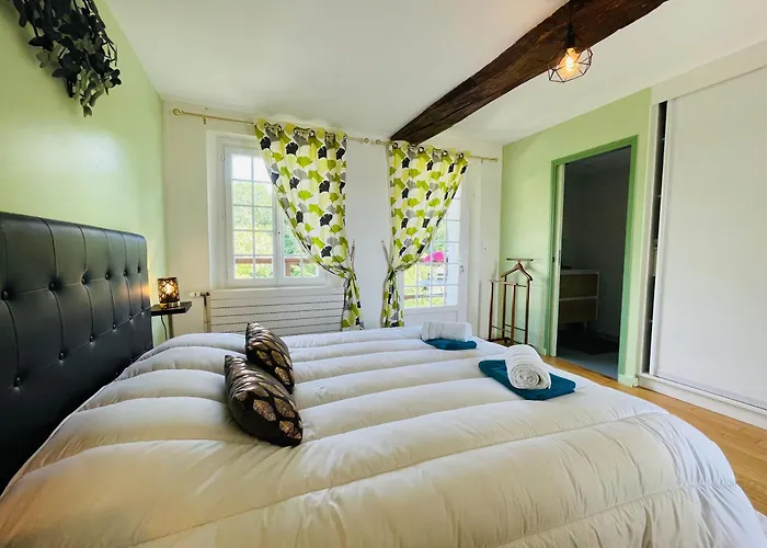 Domaine Jeanne De Laval 펜션 *