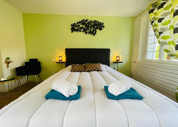 Domaine Jeanne De Laval 펜션