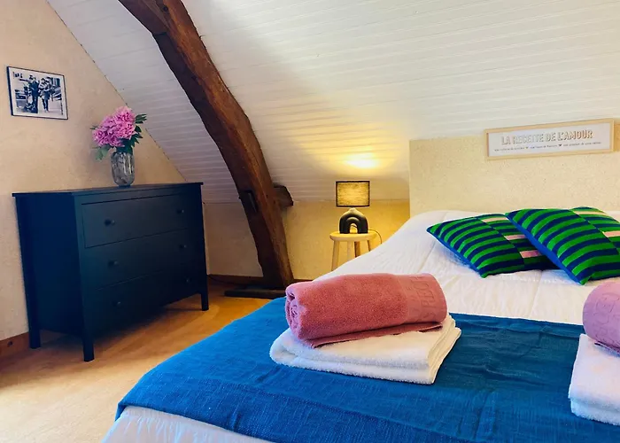 Domaine Jeanne De Laval 펜션