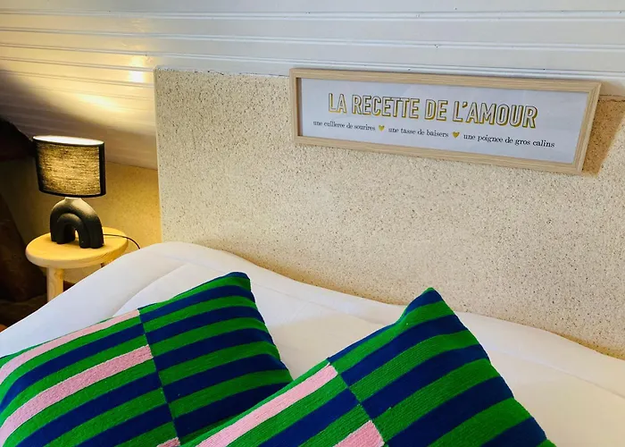 Domaine Jeanne De Laval 펜션