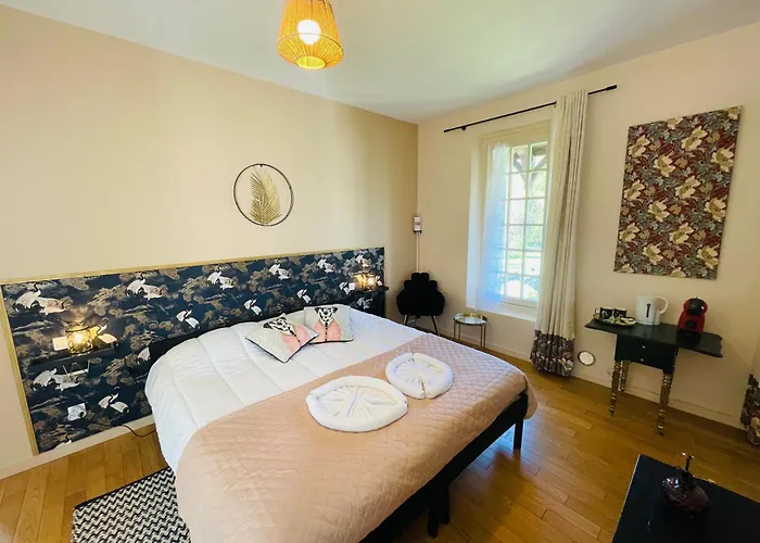 펜션 Domaine Jeanne De Laval La Bohalle